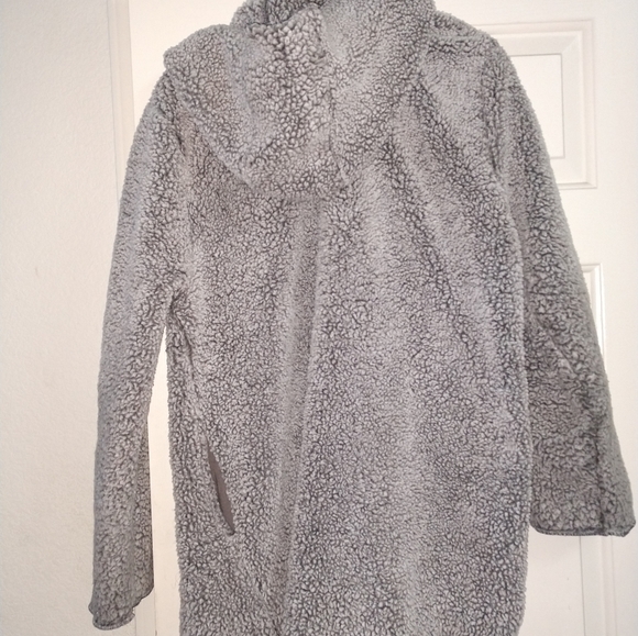 VS Pink gray Sherpa open front jacket, very gently used, M/L - Picture 11 of 13